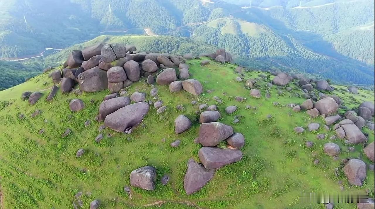 玉林美景！岭南美玉！这是玉林的一处自然景观。

走进大自然，心情豁然开朗！

不