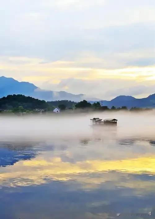 安徽泾县：桃花潭是一张最靓丽的名片，不容任何人玷污
     6月8日，网友持续