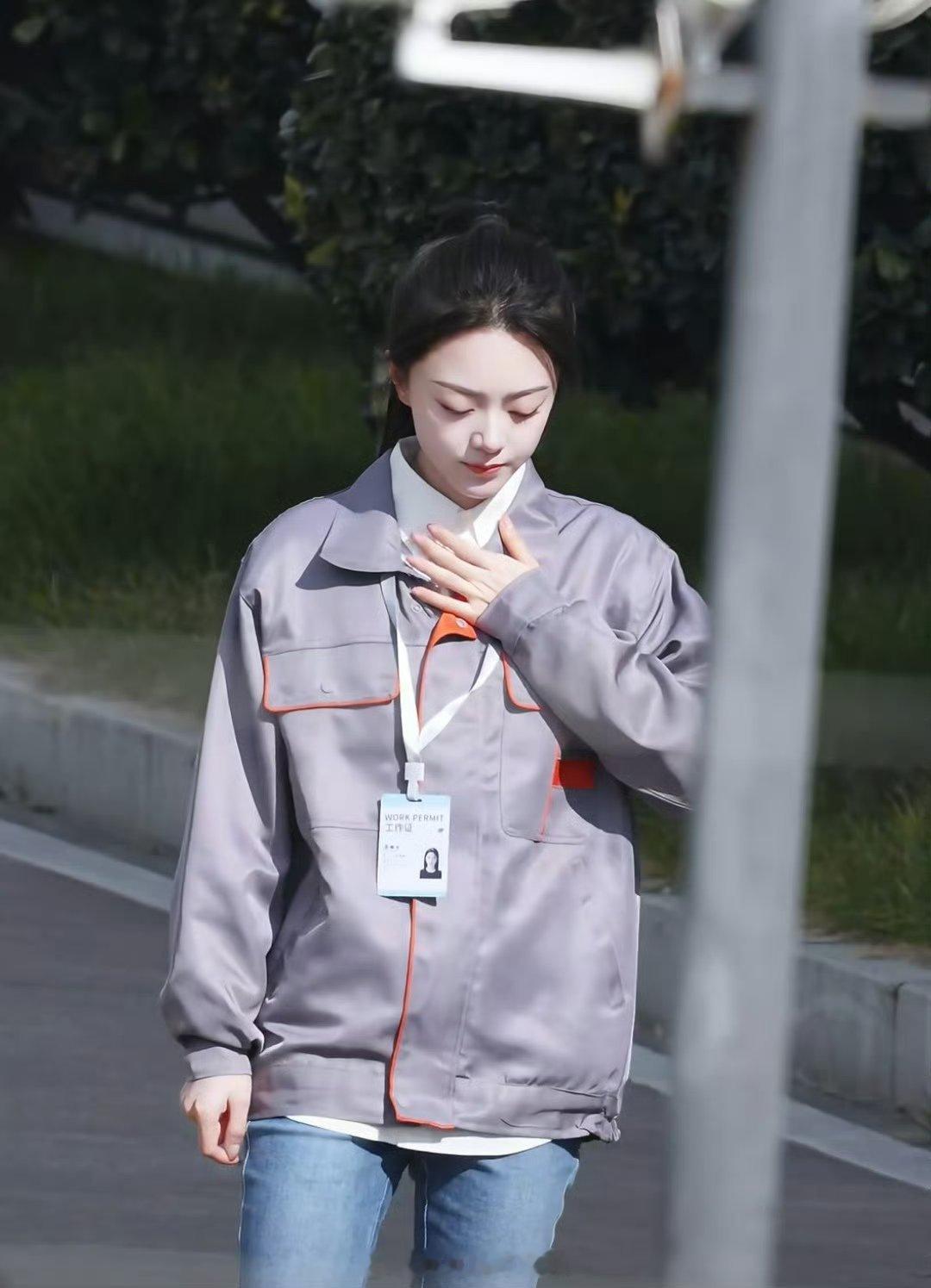 赵今麦骄阳似我工作服造型路透  来看看 