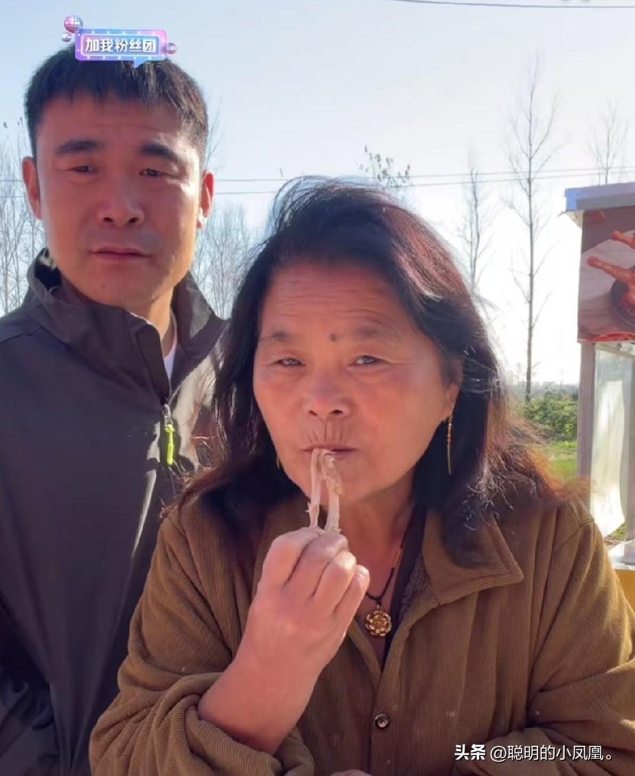 小故事！
    我瞧瞧 李佳的惊讶的样子的，原来 是他半熟说了，不该说的话，半