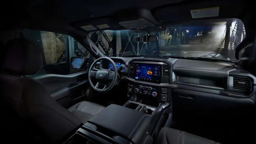 福特F-150 Lobo套件版官图发布了，这官改套件约3.4万元，还挺诱人。“L
