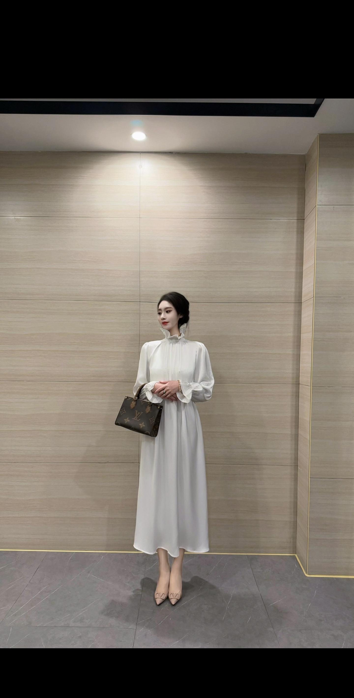 从你的眼睛里可以看出来，你曾经长久着注视着大海