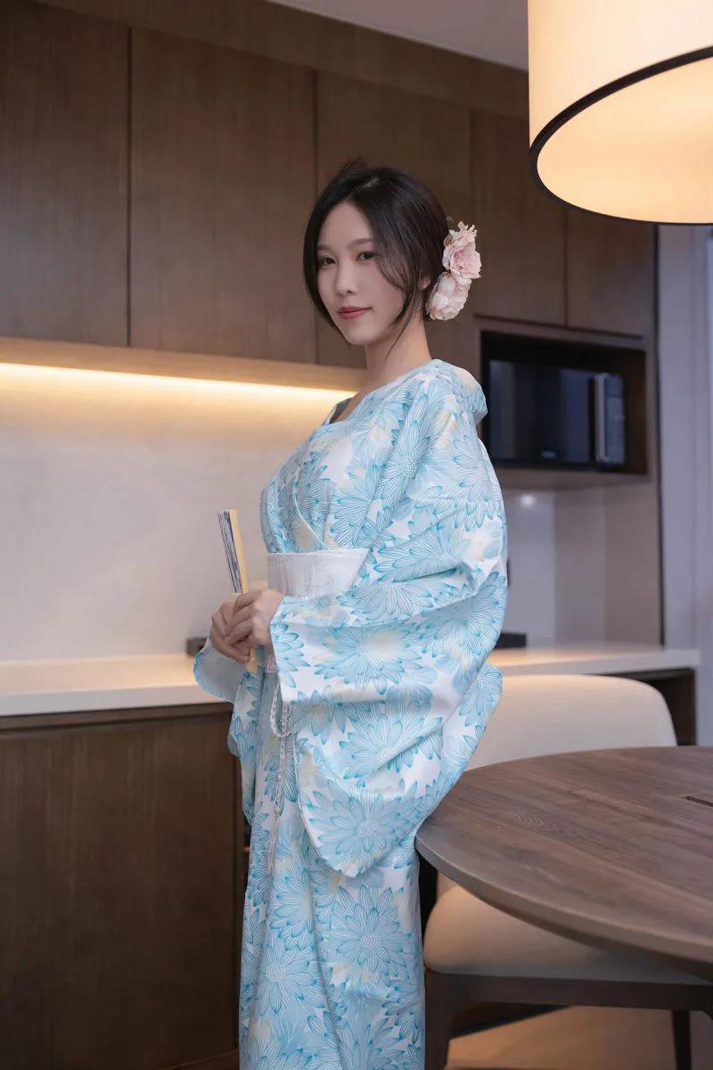 心之何如，有似万丈迷津，遥亘千里，其中并无舟子可以渡人，除了自渡，他人爱莫能助。