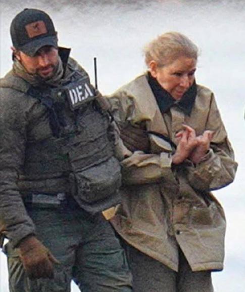 美国逼马杜罗妻子“反水”？二婚无子女成软肋，这招分化计太狠了！
 
马杜罗又被告