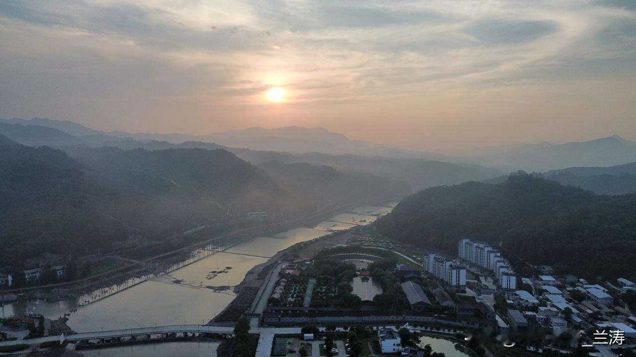 世界上唯一绝对公平的，是啥？没有绝对的公平，只有你认为的公平。世界是不公平的，没