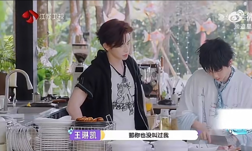 小鬼周震南张颜齐三个人的友谊好拥挤周震南到底邀请了多少人去他家吃过饭哈哈哈哈哈 