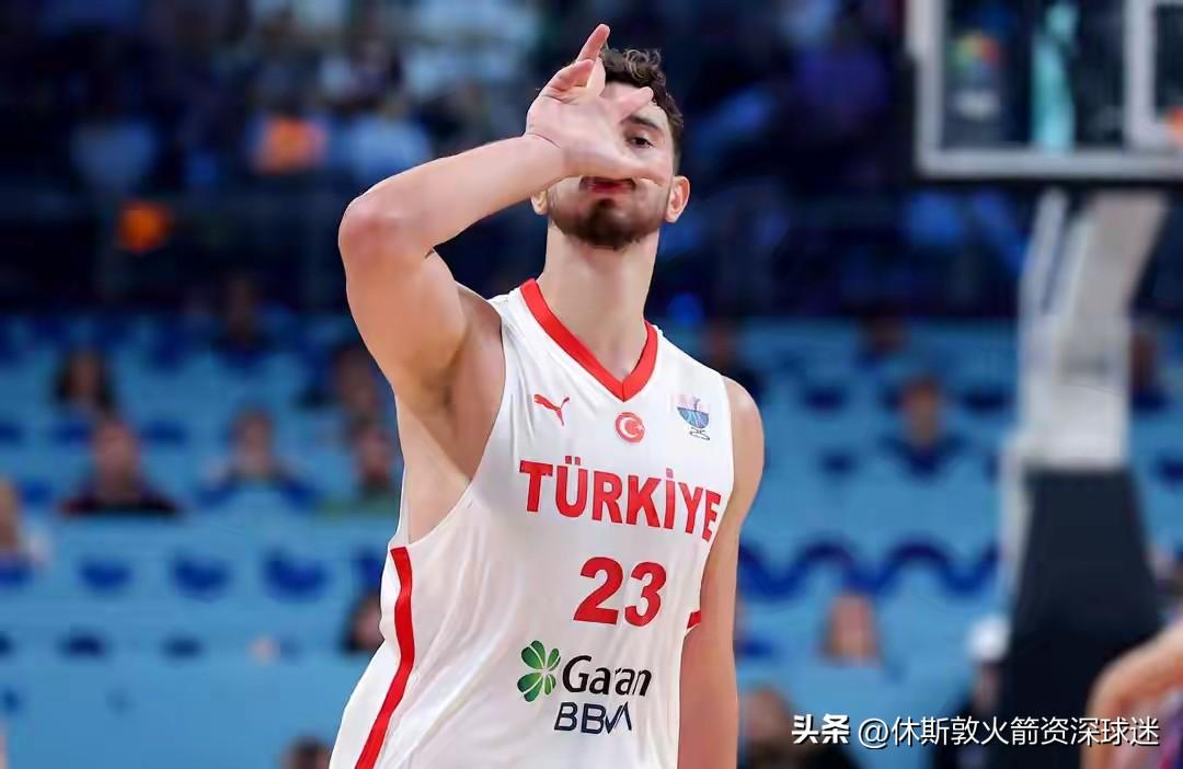 NBA火箭队真是捡到宝贝了，申京23岁成为欧锦赛最年轻的三双先生。果然给力！