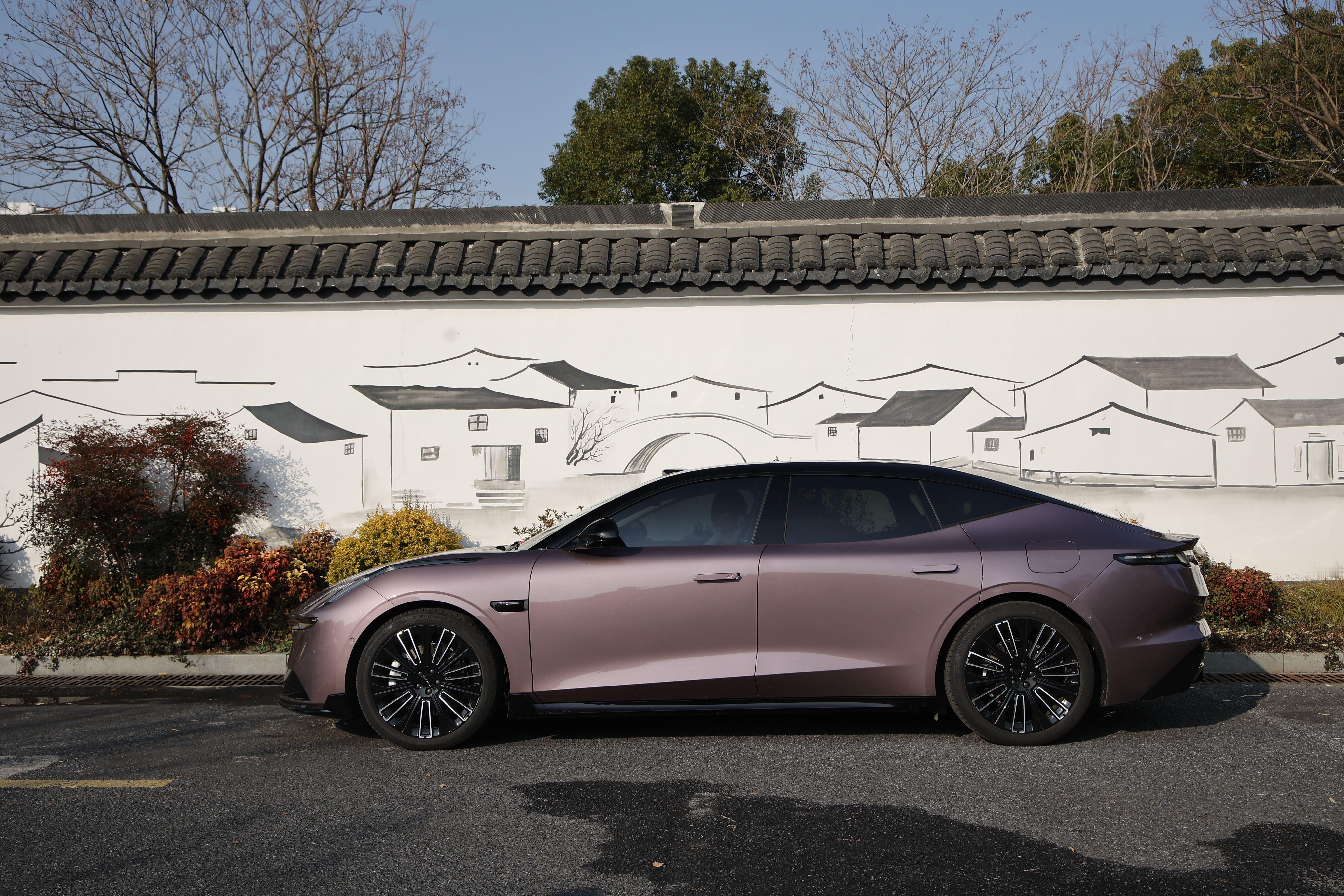 我们常说“知行合一”。在春运路上，“知”是归家的心切，“行”则需要可靠的伙伴。今