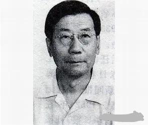 《文化参赞、摄影家：卢耀武》       卢耀武，1912年生，巩义常...