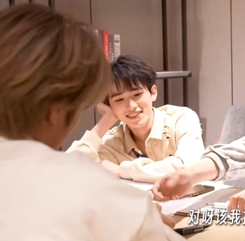 文轩 🐺🐟文轩世界第一初恋 “3:30~   3:40~”烟花升停在星夜-宋