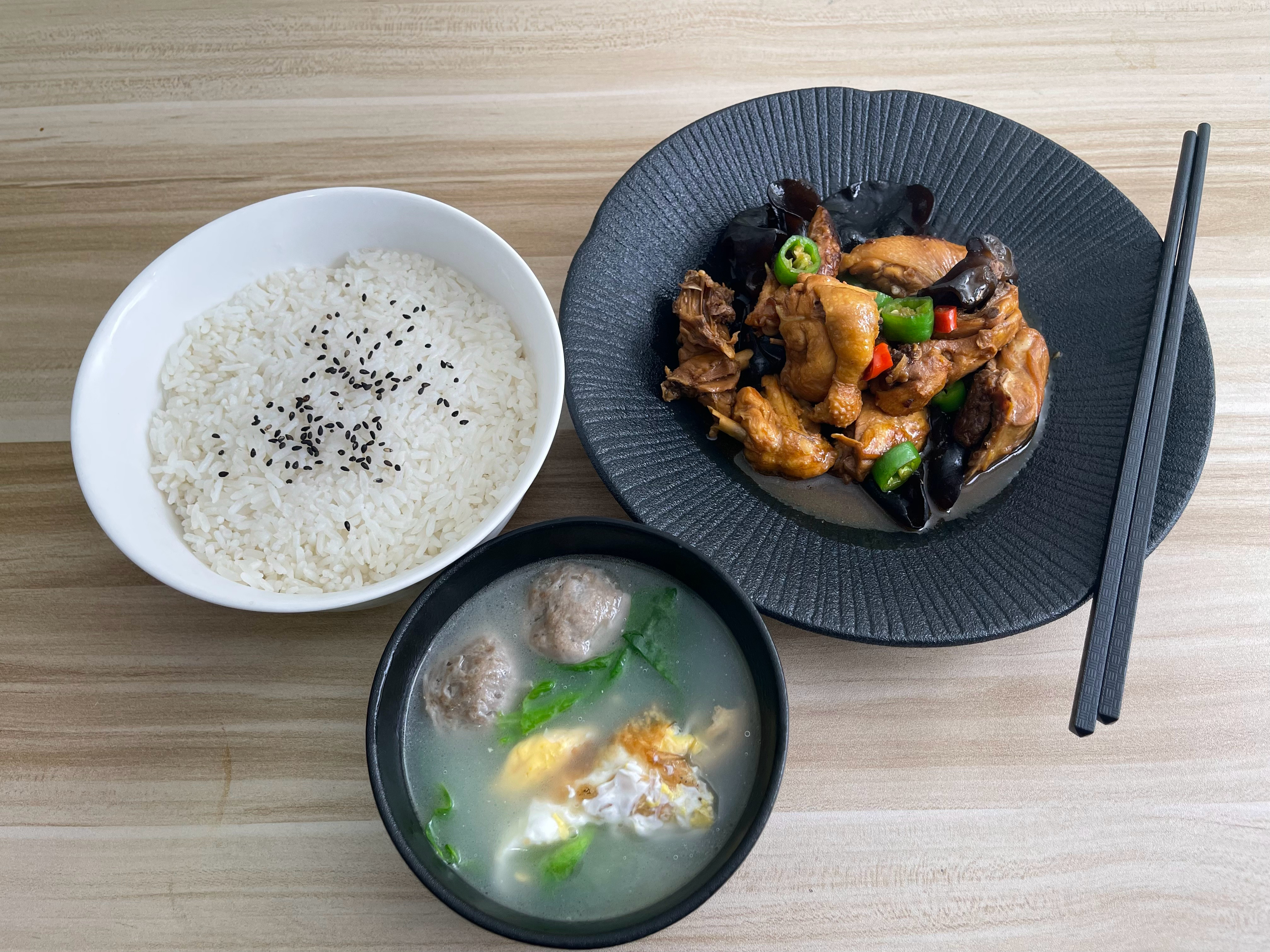 兄弟们恰饭恰饭了，这点饭你们能恰的饱吗[允悲] 