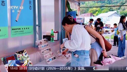 00后假期旅游真是主打“爱自己”。以前那种“到此一游”任务式打卡早被他们抛弃了。