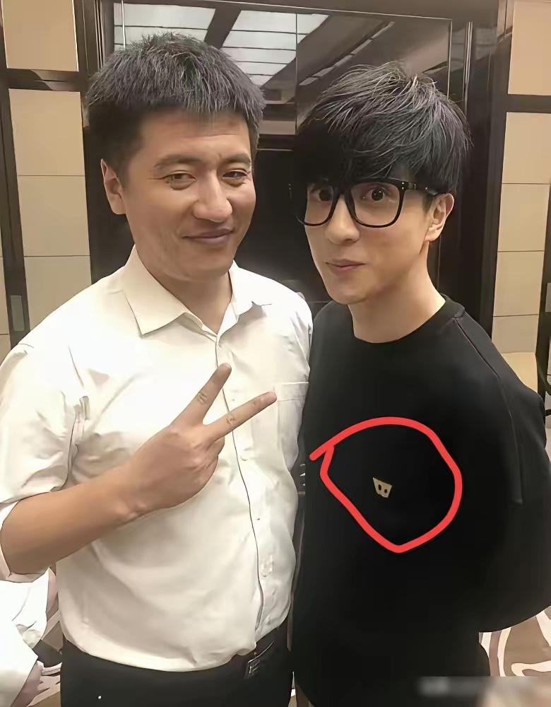 薛之谦穿的衣服是什么牌子的，应该挺贵的吧