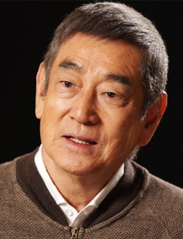 当年，83岁的高仓健离世后，无儿无女的他，竟然将40亿遗产全都留给了保姆。后来，