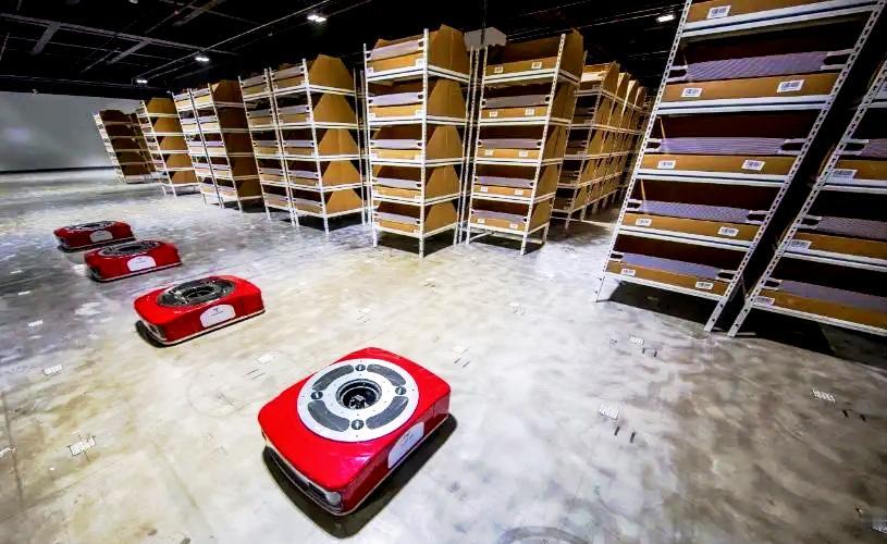 监控被拆、警报失灵，京东法国仓库深夜遇袭，损失上亿！背后藏着怎样的猫腻？

圣诞