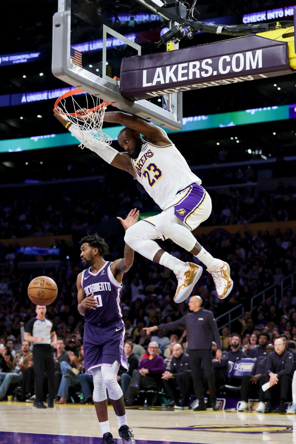 本赛季至今的场均快攻得分榜，詹姆斯以5.5分排在第二，第一名是马克西。 