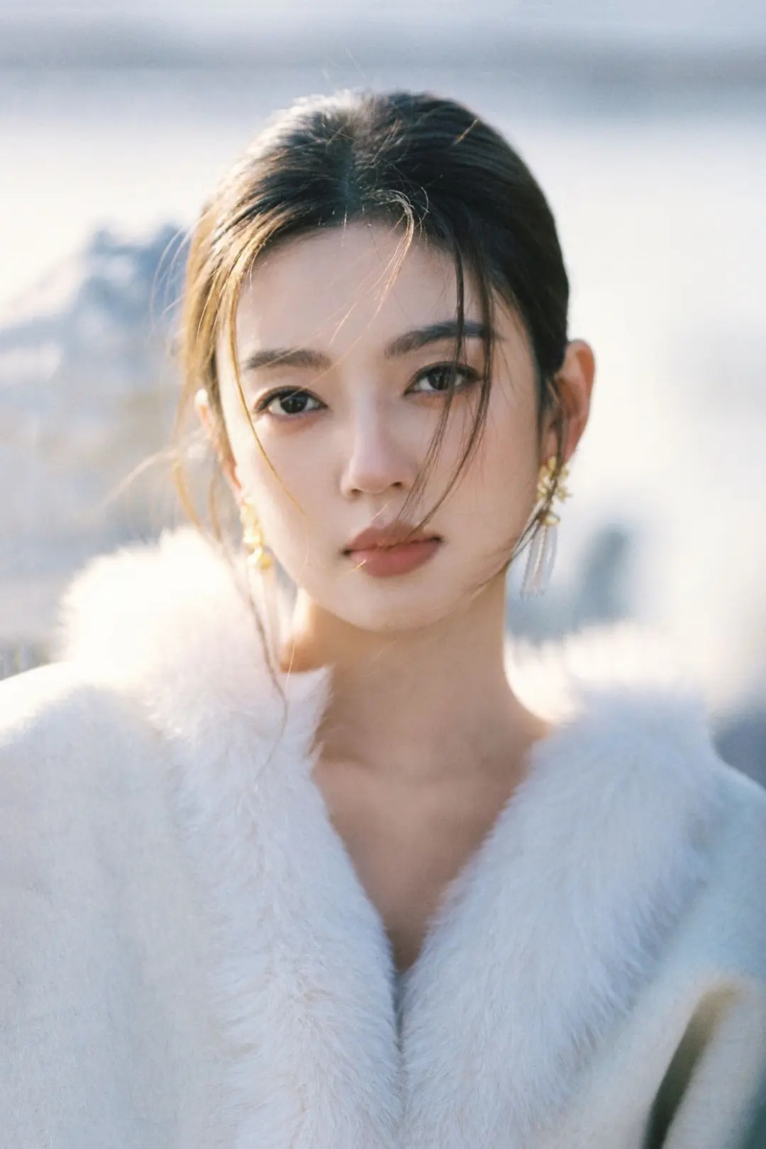 于正到底什么时候才肯力捧何瑞贤，这么绝的颜值和气场真的太可惜了。 