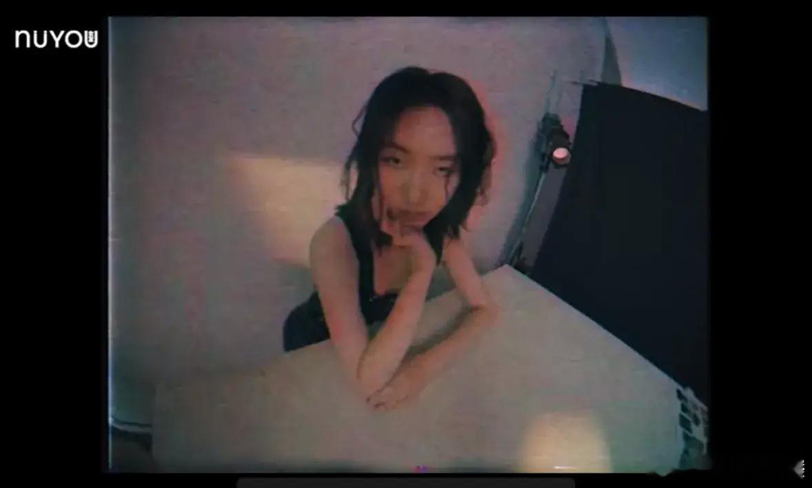 小S家三女儿也是塑料姐妹？大女儿登上杂志封面，被问Elly在三姐妹中都扮演怎样的