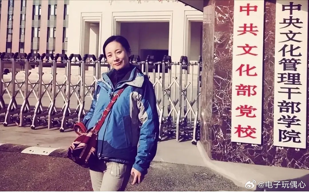 原来他们是两口子，戏里戏外都是夫妻，看不出年龄相差有16岁 