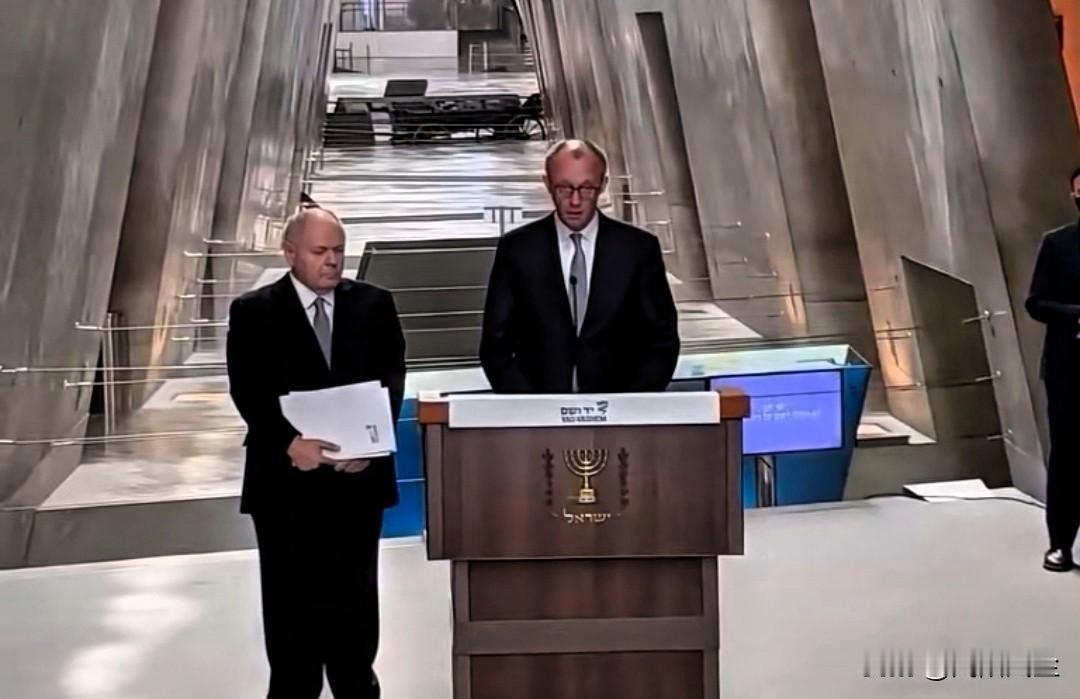 德国总理默茨在耶路撒冷亚德瓦谢姆大屠杀纪念馆发表讲话中称，“德国必须捍卫以色列的