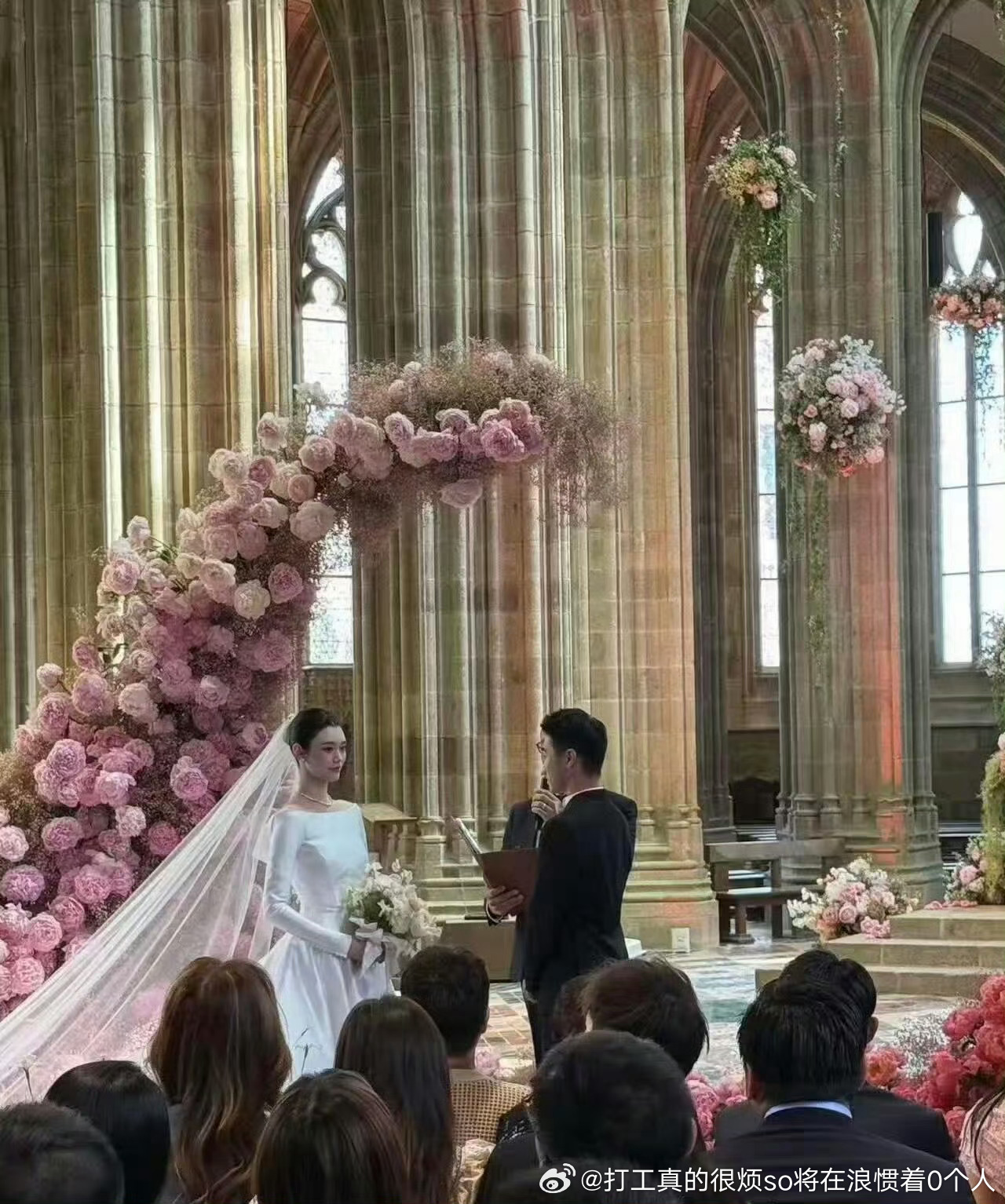 生两个过几年也要好好补婚礼至少现在爱的 