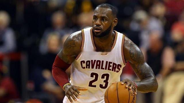 勒布朗回归悬念NBA交易流言詹姆斯拒绝底薪合同，重回骑士的传闻成为焦点，签换阿伦