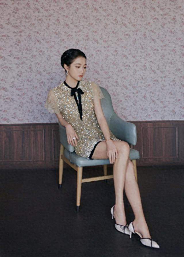 从国民闺女到腿精女王，关晓彤蜕变太绝！
