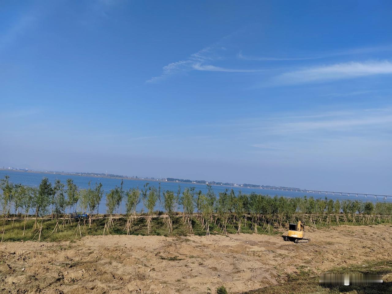 静静的汉江水，我梦绕魂牵的母亲河！

今晨，秋高气爽，风和日丽，我趁着周末的空闲