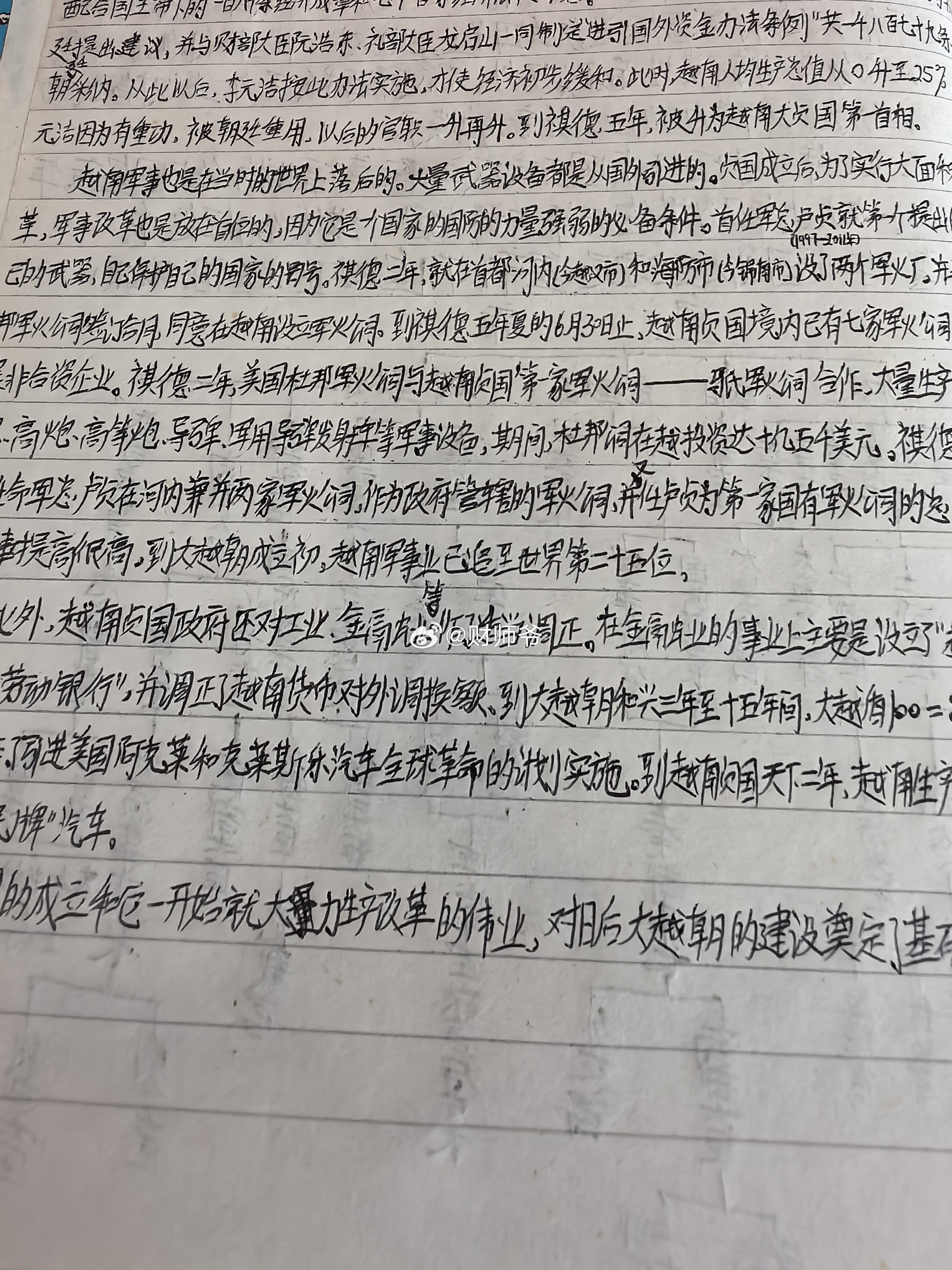 台风天还能干啥呢？还是来我老妹家打牌吧。我跟我老妹儿说，我们那个双学区房跌了1/