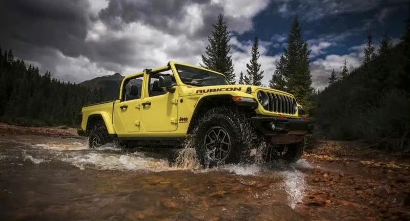 【Jeep角斗士4xe版将于2025年发布 搭载2.0T插混系统】近日，Jeep