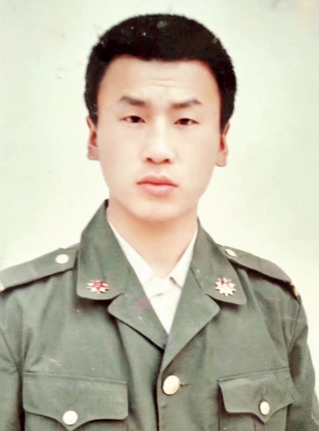 岁月不饶人，心态起波澜，买鞋的标准也不一样了，以前追求高硬猛，眼下追求轻便灵，3