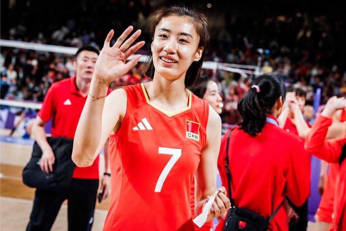 王媛媛拦得漂亮！！！希望脚没事儿🙏🙏🙏#中国女排vs土耳其女排# ​​​