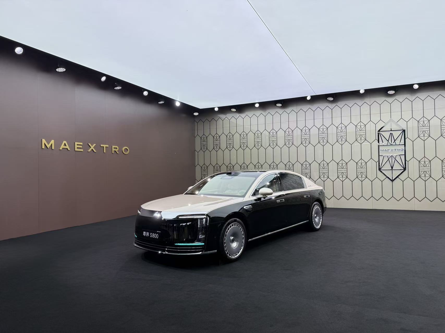 鸿蒙智行技术焕新发布会 到地方了一会看看怎么个事大家觉得尊界S800除了激光雷达