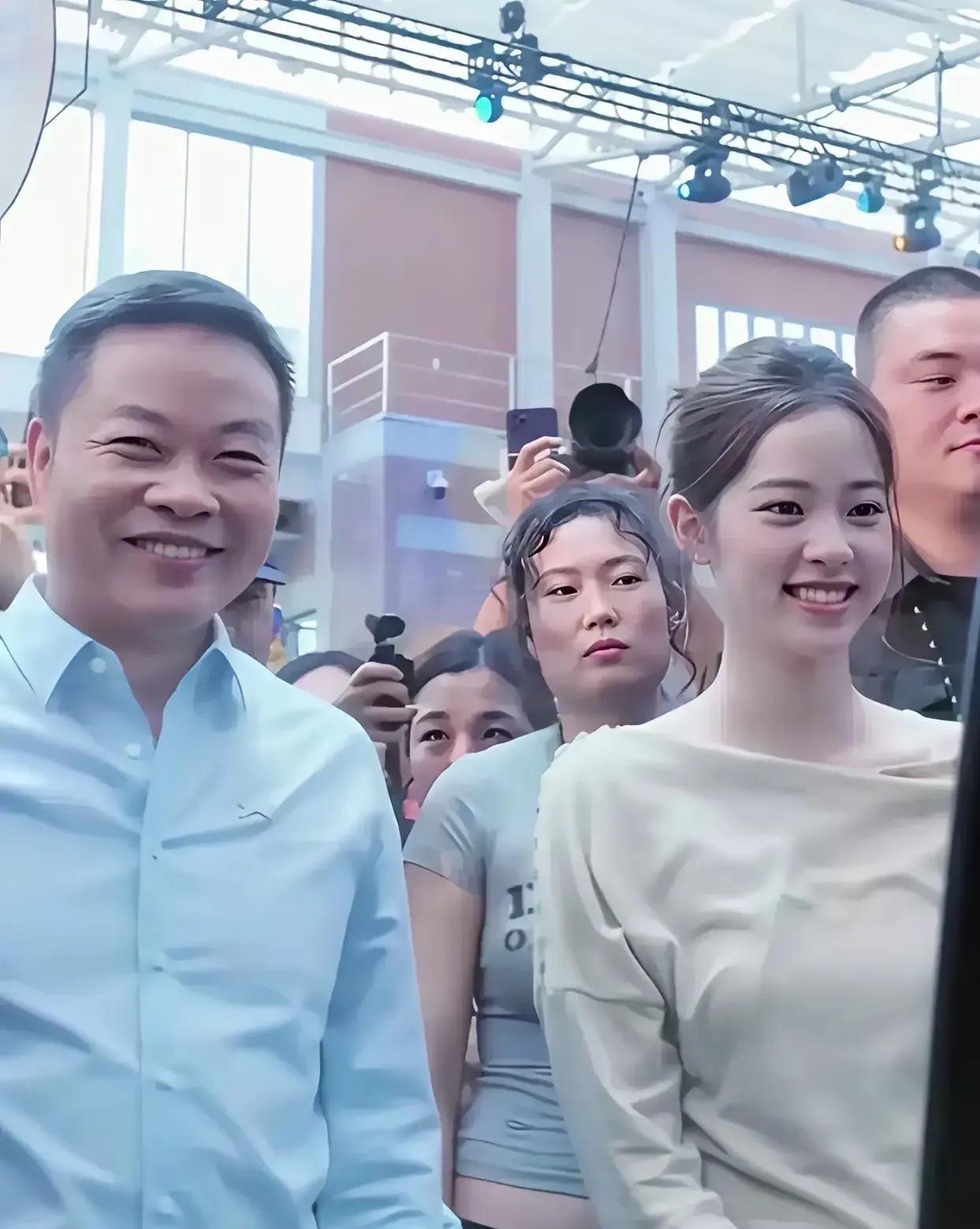 何小鹏和欧阳娜娜什么事情 笑得这么开心