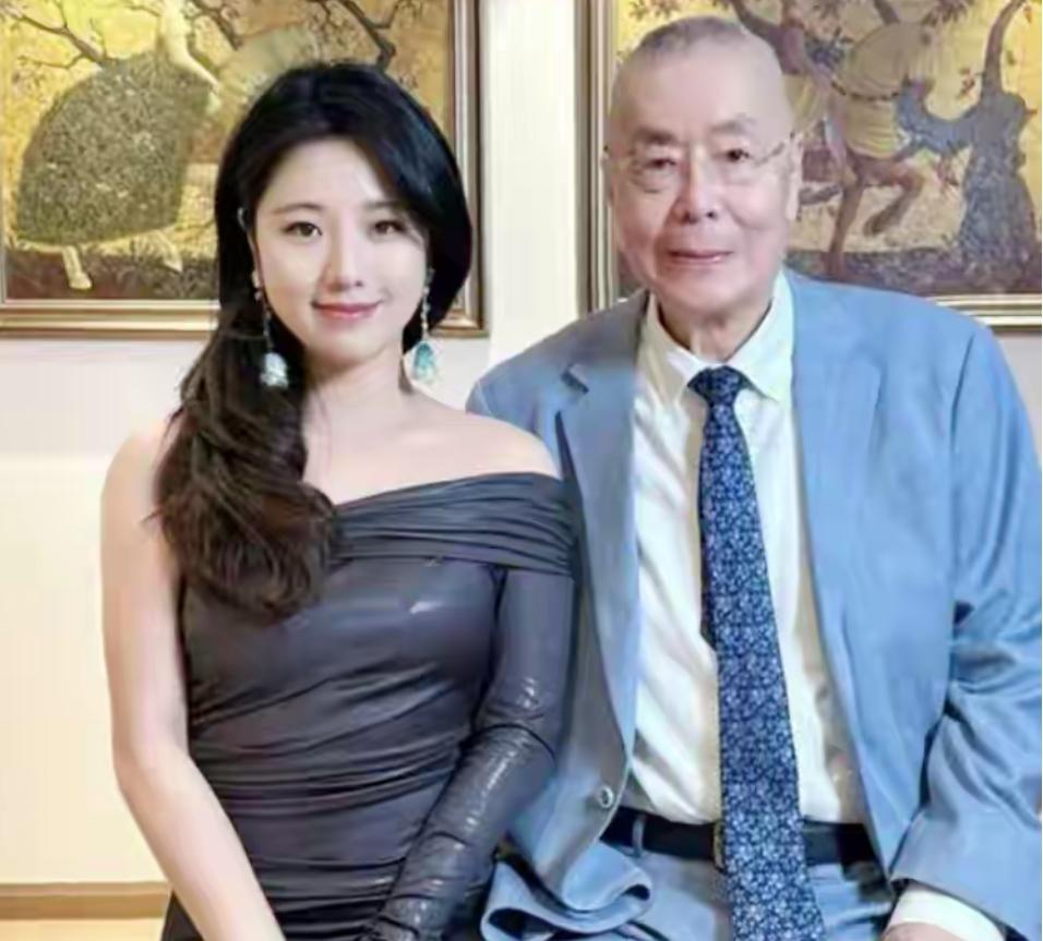 88岁刘诗昆抛弃原配娶小三，资产46亿儿子2岁，赴美住别墅好精神
娱乐
