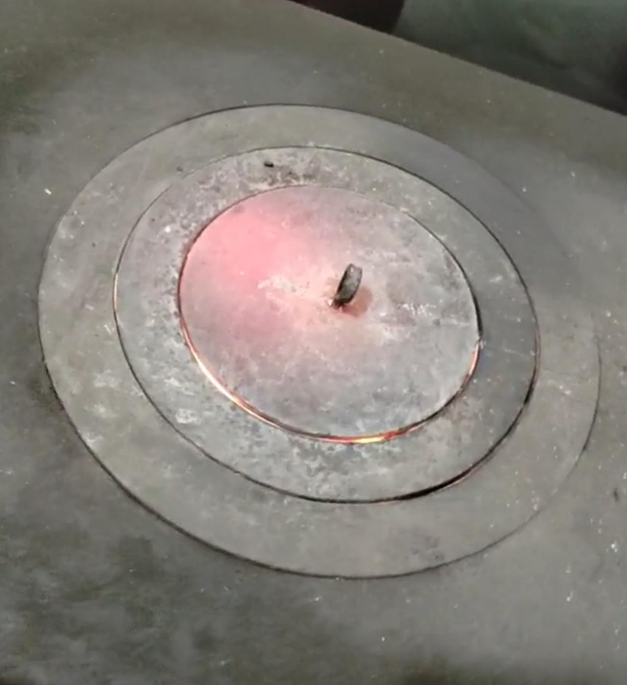 空调好像已忘记了自己还有制热功能，开机半小时，房间温度没起来，空调累得自己休息了