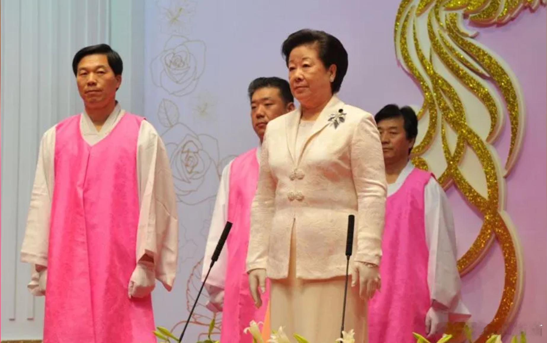 【前韩国统一教会长韩鹤子出庭否认行贿前第一夫人】海外新鲜事 首尔中央地方法院当天