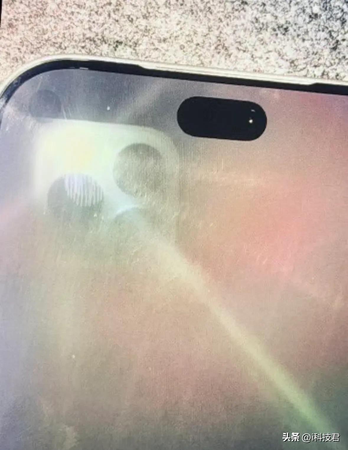 过几个月，iPhone 18 Pro就该量产了吧？屏幕盖板都曝光了，灵动岛小了一