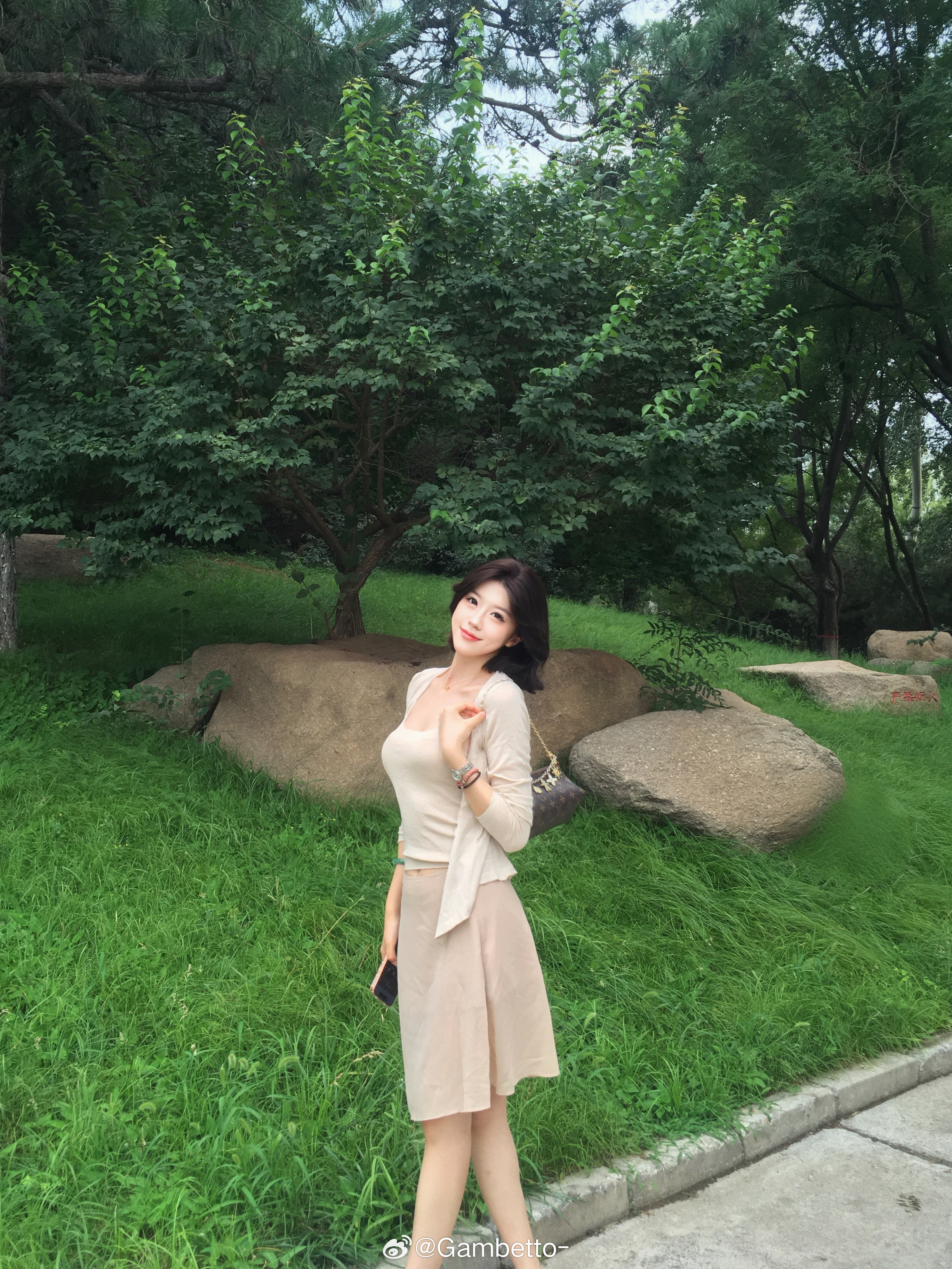 热热的July 