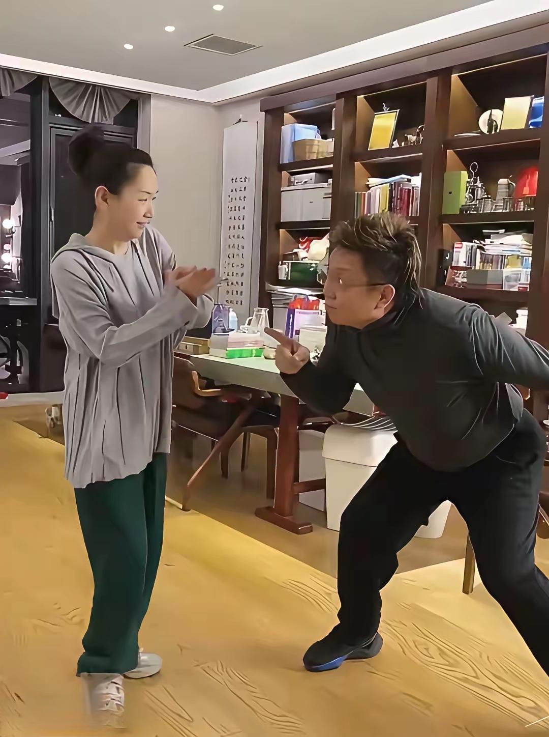 王为念与王芳，“双王组合”是主持界的黄金搭档，他俩共同获得“亚洲最具网络影响力奖