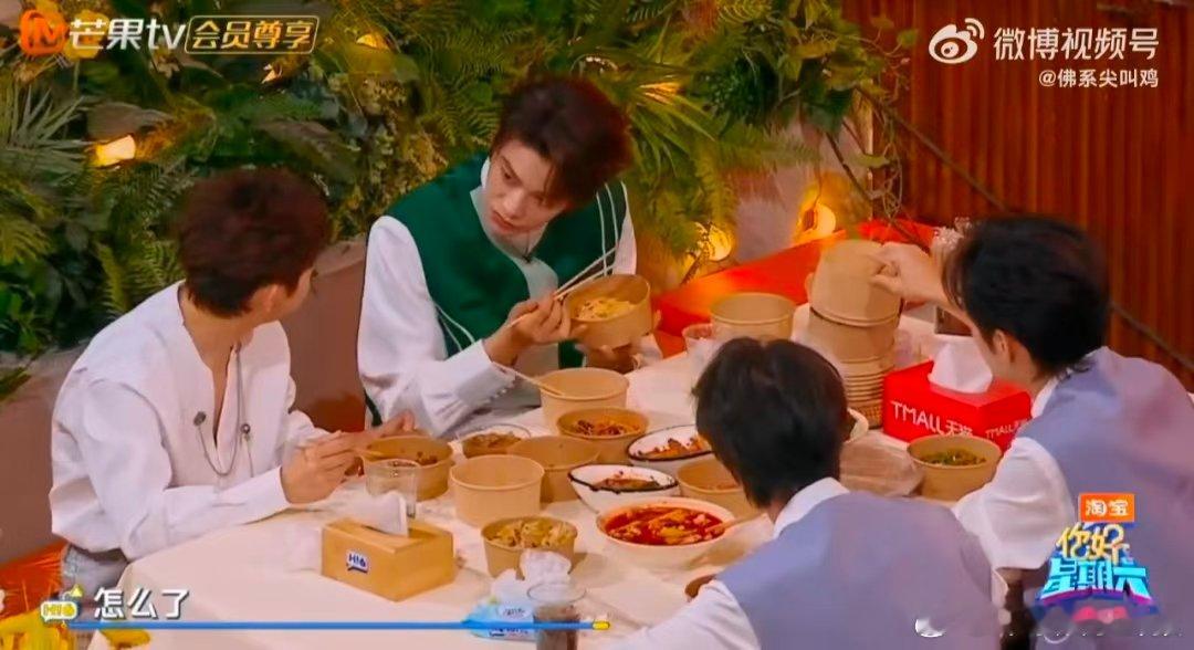 快给何炅找长生不老药你好星期六 何老师也太拼了吧！好六探班曝光的空中飞人行程震撼