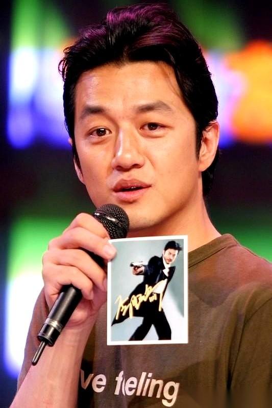 我跟你说，李亚鹏这事儿，看得我后背发凉。
先是肿瘤医院一个电话，说情况不好，淋巴