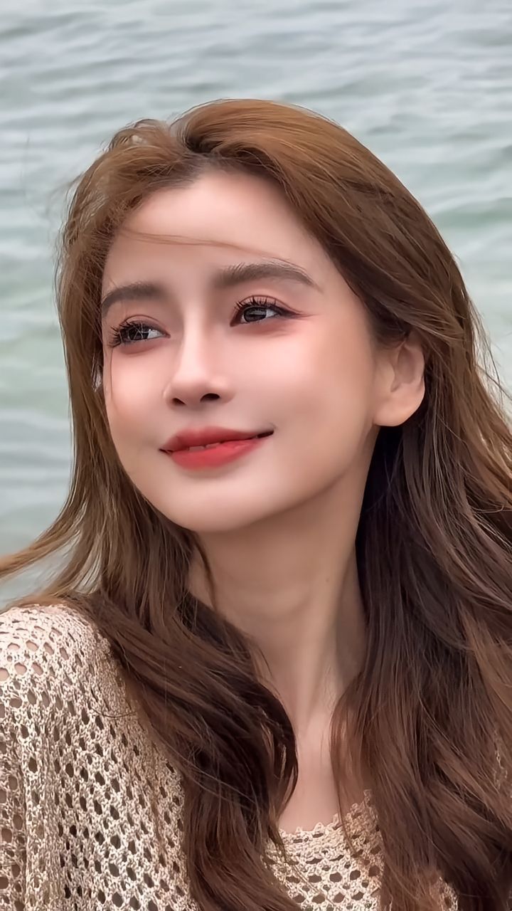 Angelababy为香港同胞祈福愿平安  Angelababy为香港同胞祈福愿