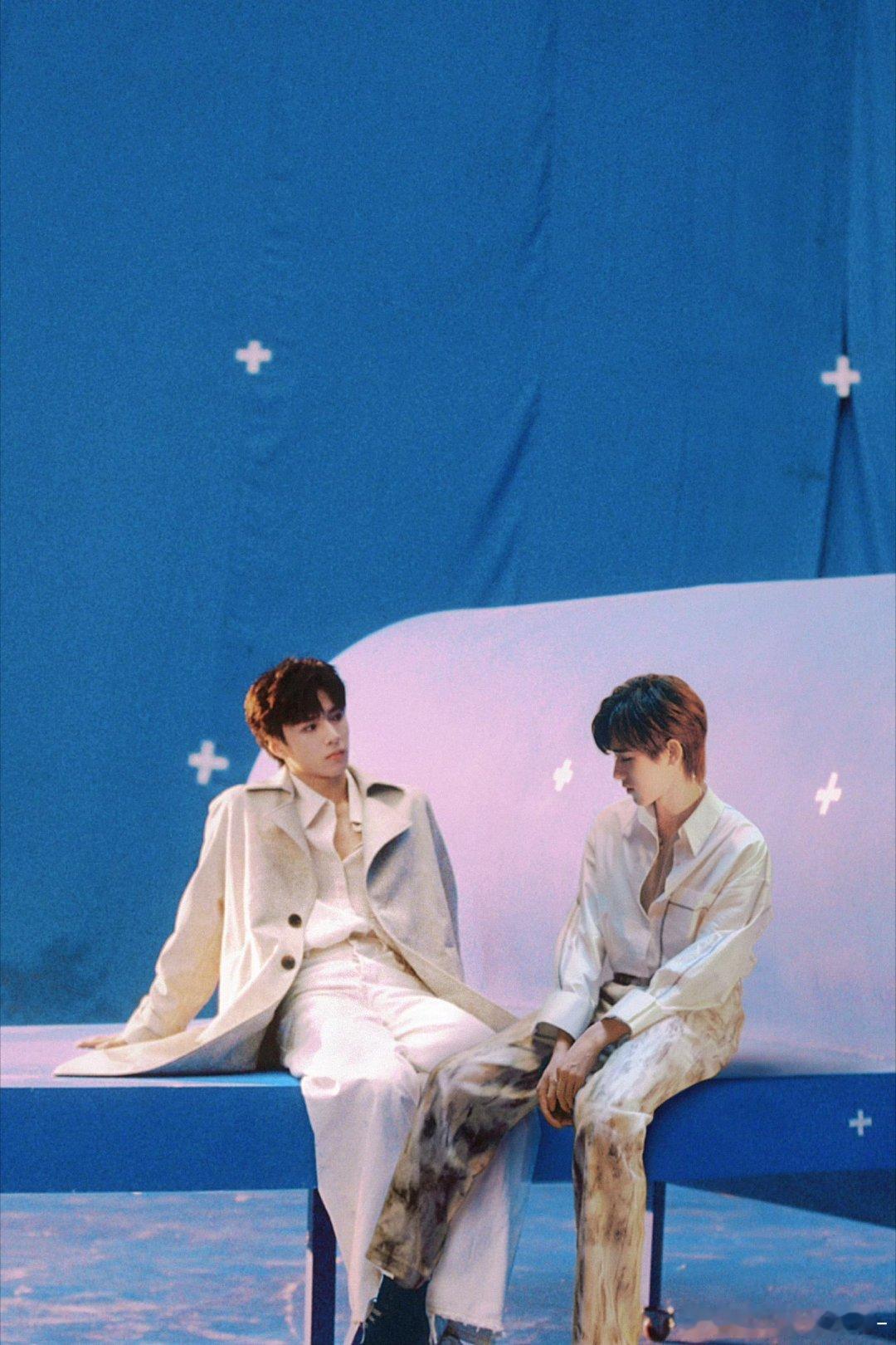 文轩 🐺🐟文轩世界第一初恋 “就这表情！算了别拍了你们先出去一下”烟花升停在