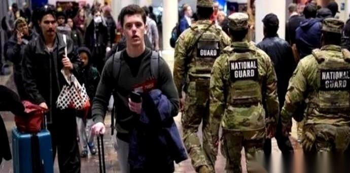 美国的门，这次不是关上。
是直接从里面给焊死了。
三个大招，一个比一个狠。
第一