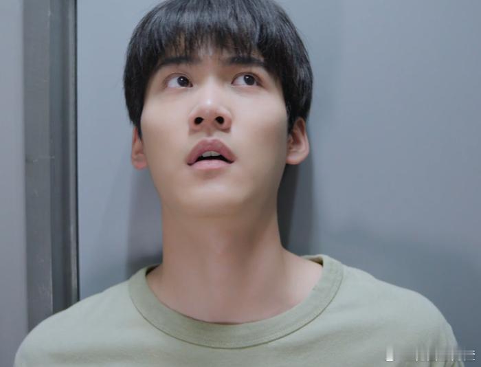 敏感小孩才懂得这些细节 李雾刚到城市，敏感得像只小刺猬。蹭泥巴、忍着肚子痛、面对