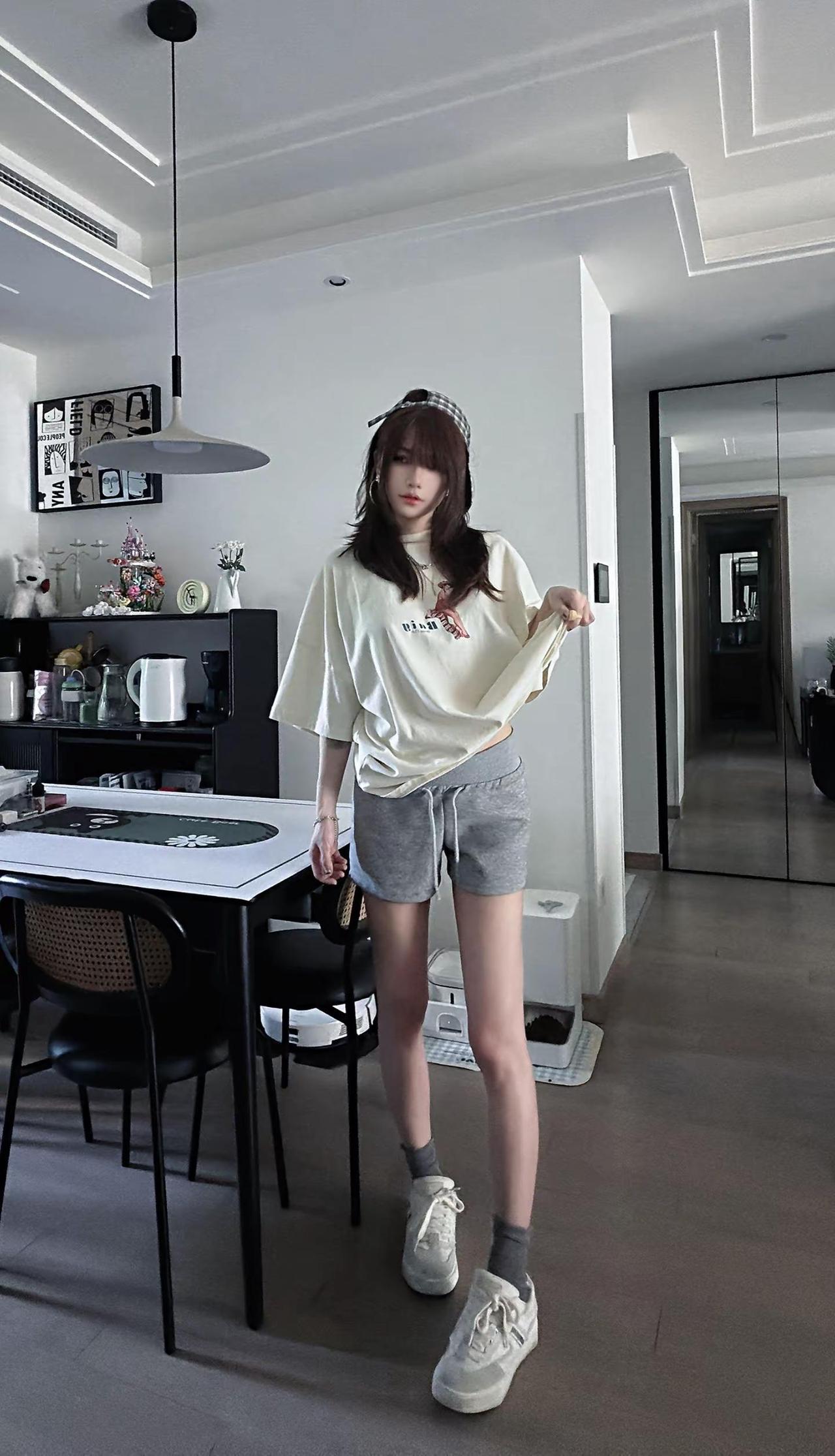 头晕晕的感觉缺点你的关心●ｖ●。松弛感穿搭 淡系ootd 夏日舒适穿搭 韩女短袖