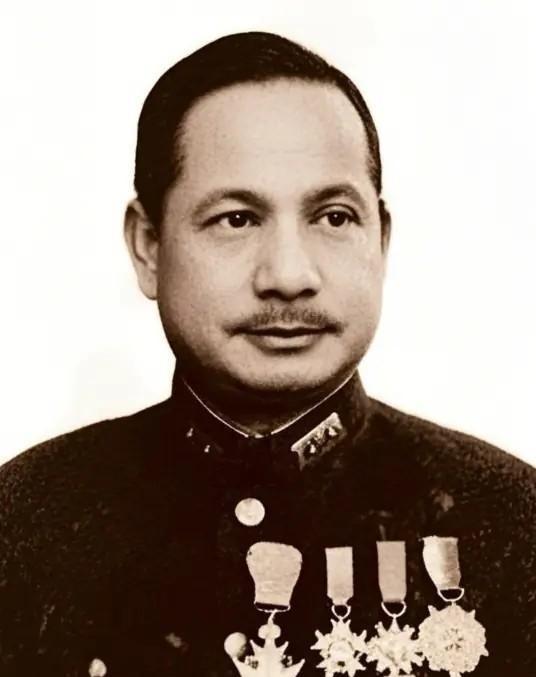 国民党中将吴奇伟，在长征时整整追了红军两万里，却1949年10月1日，被毛主席热