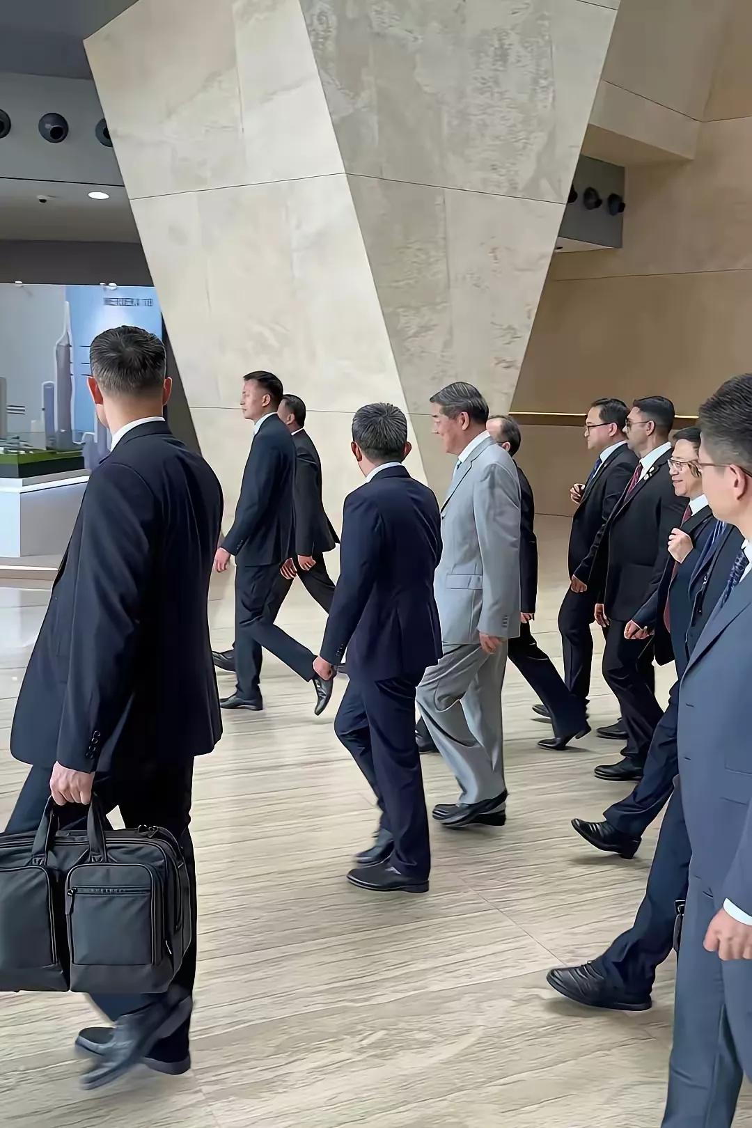 这是从实力地位出发的谈判，相信以中国如今的强大实力与底气，结果不会有意外，必然朝