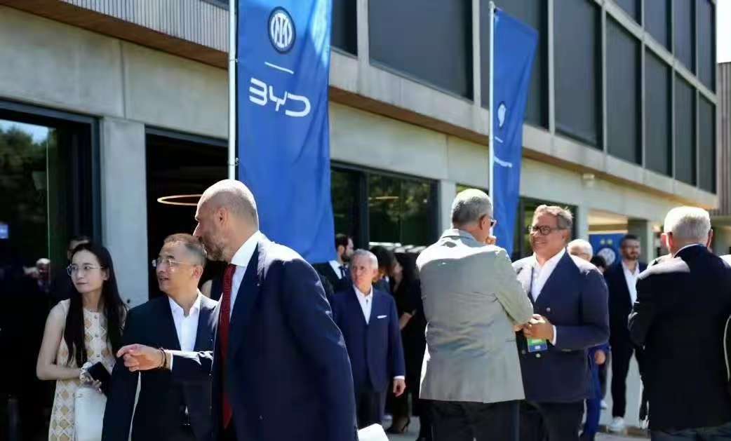 刚看到比亚迪官宣成为国际米兰全球官方汽车合作伙伴，确实有些感慨：早在之前，比亚迪